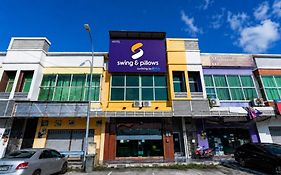 Swing & Pillows - Anggun Hotel Seri Iskandar, Ipoh